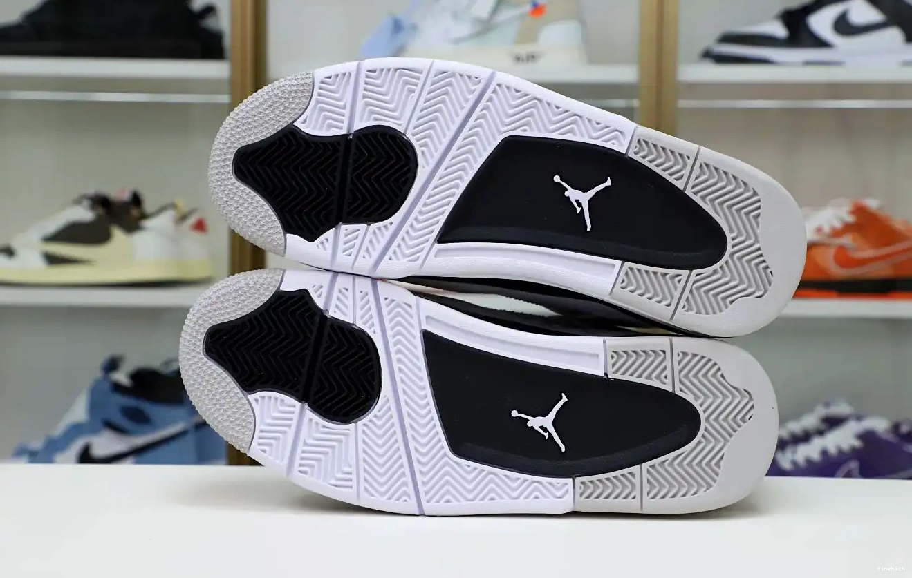 JORDAN MILITARY AIR BLACK 4 0407